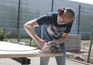 How to cut 2x4 with circular saw