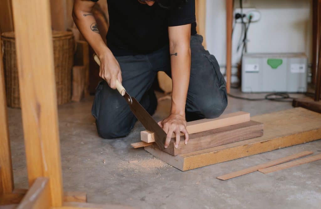 how to cut wood with a saw